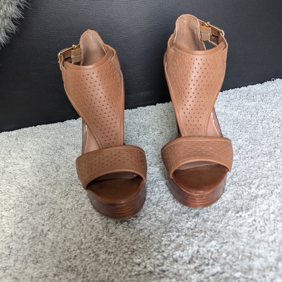 Gianni Bini Leather Wedges - Picture 5 of 8